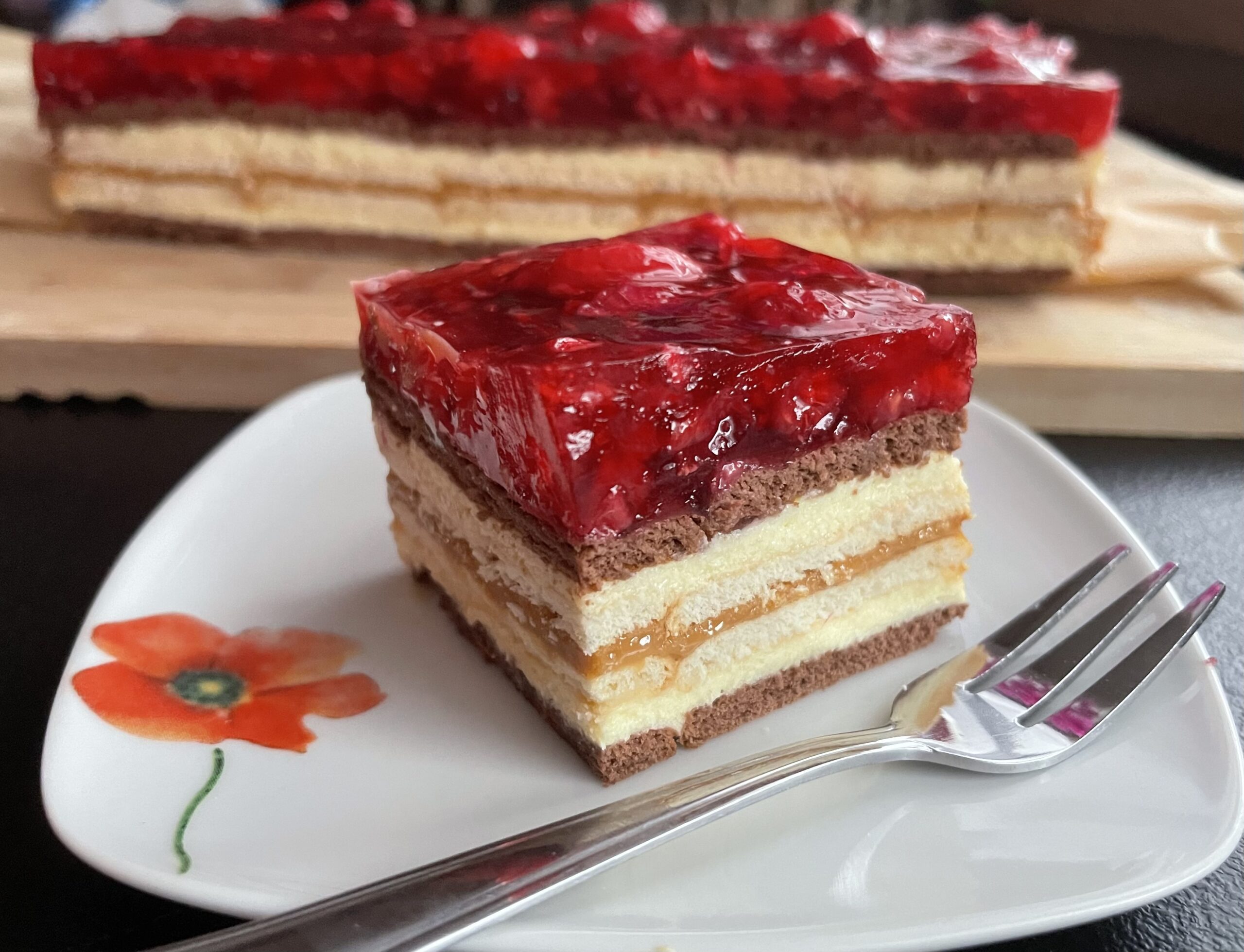 Malinowa księżniczka z kremem budyniowym - bez pieczenia! - 2ED2E43E 5CF6 402A A5C7 124537CA867F scaled
