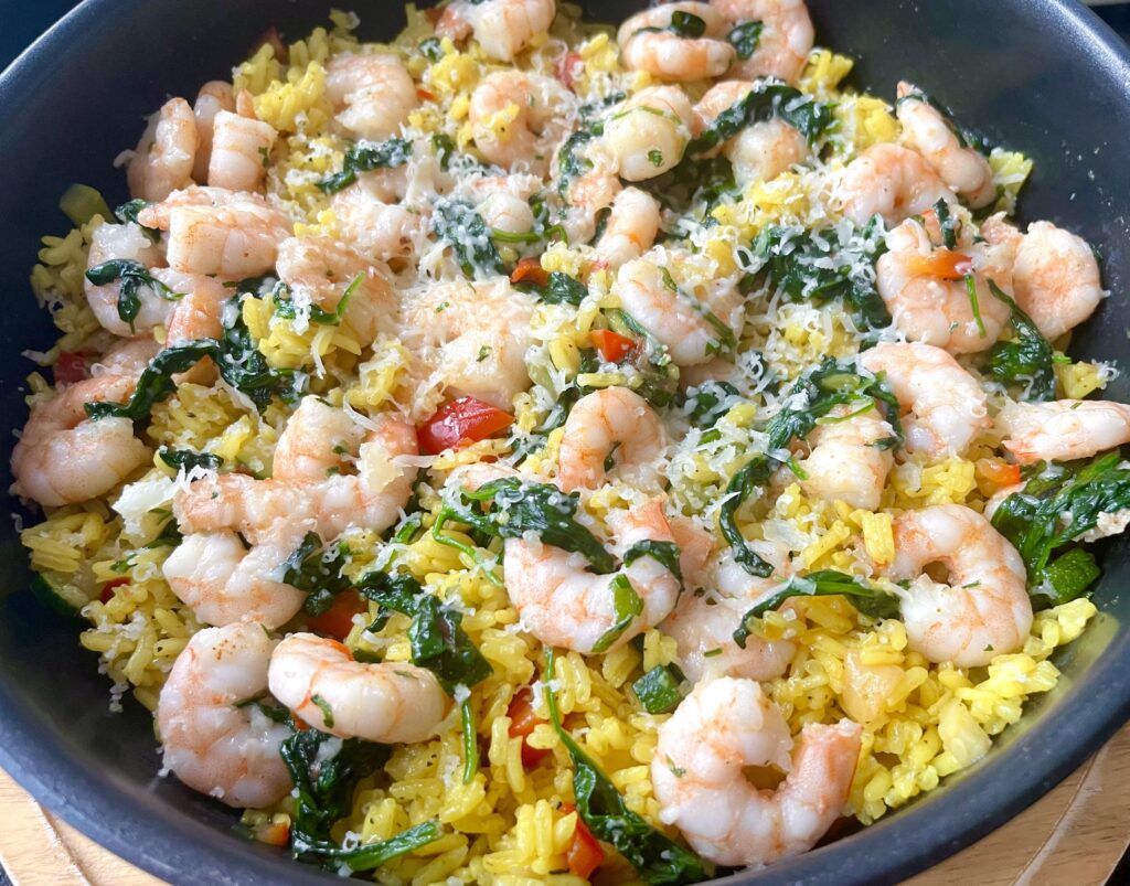 Kremowe risotto z krewetkami i szpinakiem