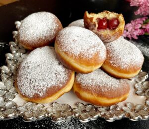 pączki jogurtowe z wiśniami