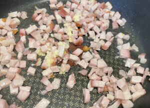 Tortellini w sosie śmietankowym z boczkiem i szpinakiem - 9175145C 6501 43D6 BA62 60169F585A88