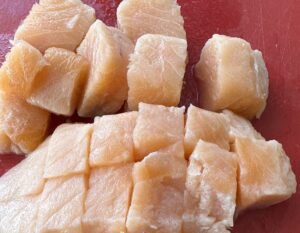 Tortellini w sosie serowym z cukinią i łososiem - IMG 8146 scaled e1741338871793