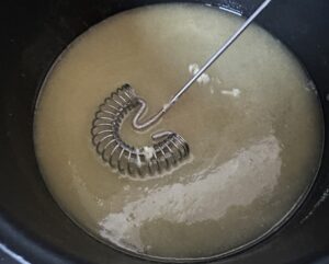 Miód i rozpusczony cukier