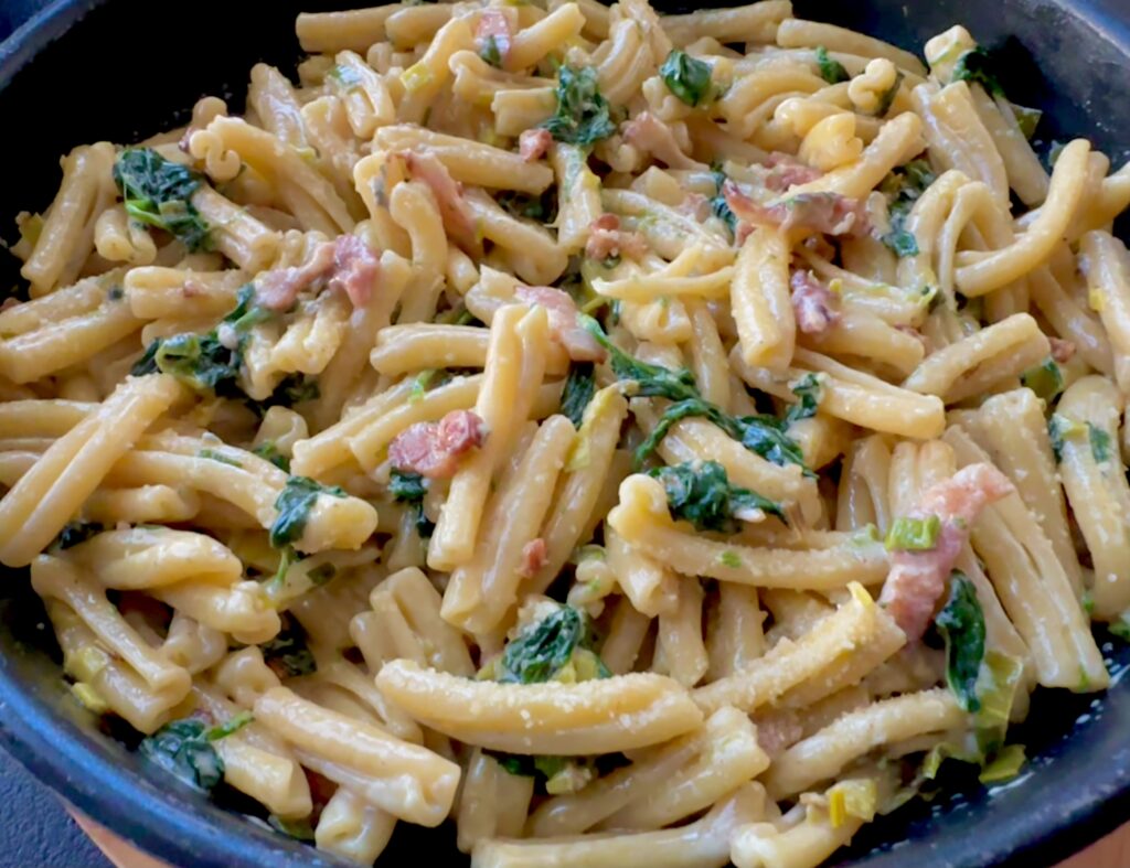 Makaron z boczkiem w sosie gorgonzola