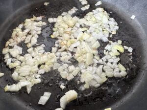 Makaron w sosie śmietanowym ze szpinakiem i suszonymi pomidorami - IMG 1208