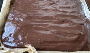 Ciasto brownie z wiśniami i kremem śmietankowym - IMG 3807