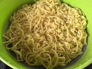 Smażony makaron po azjatycku z pikantną wołowiną - IMG 5945