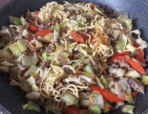 Smażony makaron po azjatycku z pikantną wołowiną - IMG 5955