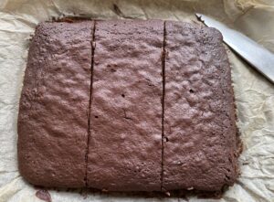 Torcik brownie - koszyczek truskawek - IMG 6362