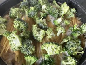 Makaron z kurczakiem w kremowym sosie brokułowym - IMG 6836