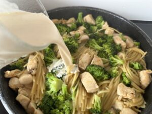 Makaron z kurczakiem w kremowym sosie brokułowym - IMG 6837