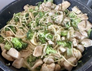 Makaron z kurczakiem w kremowym sosie brokułowym - IMG 6842