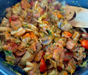 Bigos z młodej kapusty i cukinii