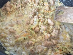 Makaron z cukinią i kurczakiem w sosie śmietankowym - obiad jednogarnkowy w 20 minut! - IMG 9316
