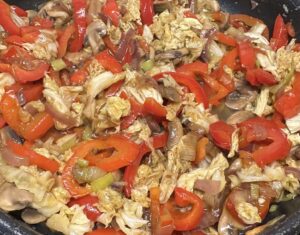 Smażony makaron z kurczakiem i warzywami - IMG 7348