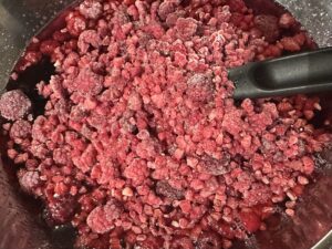 Malinowa księżniczka z kremem śmietankowym - ciasto bez pieczenia! - IMG 0524