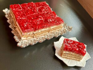 Malinowa księżniczka z kremem śmietankowym - ciasto bez pieczenia! - IMG 0587