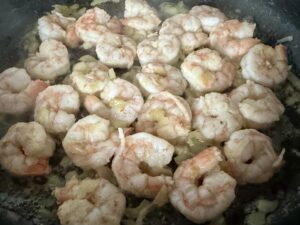 Makaron z krewetkami w sosie serowym - IMG 5857