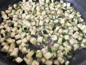 Tortellini w sosie serowym z cukinią i łososiem - IMG 4183