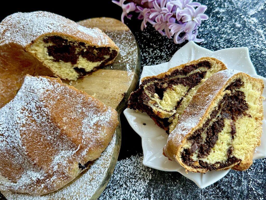 Babka z nadzieniem makowym