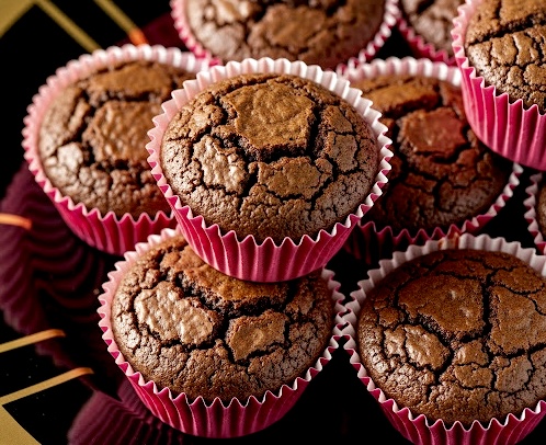 Upieczone babeczki brownie