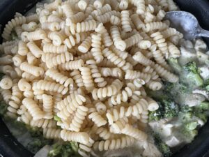 Makaron z kurczakiem w sosie mozzarella - IMG 5347